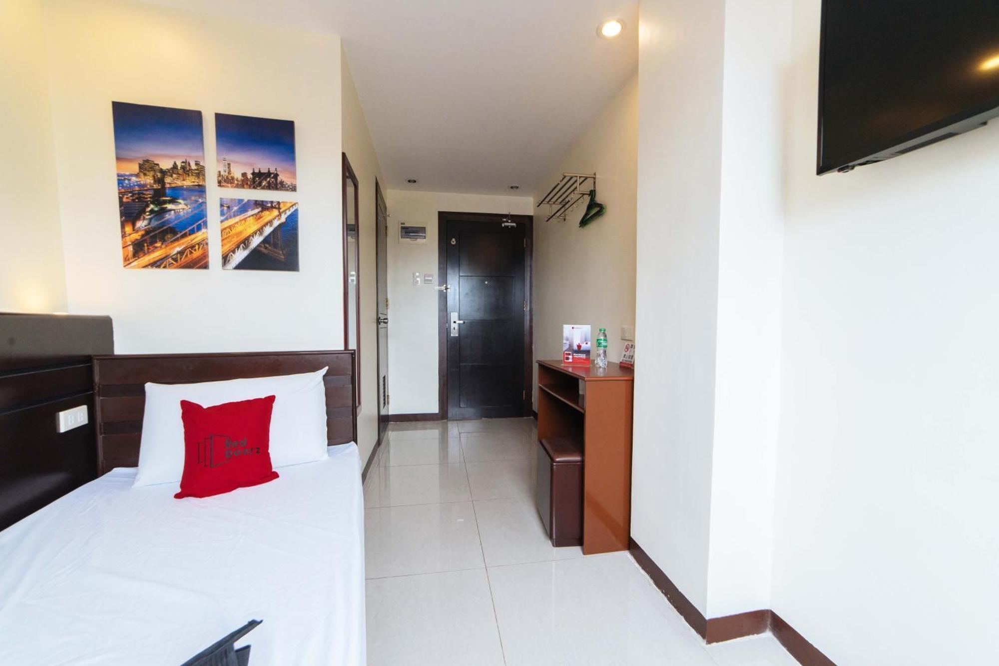 Reddoorz Near Victoria Mall Davao Exterior photo